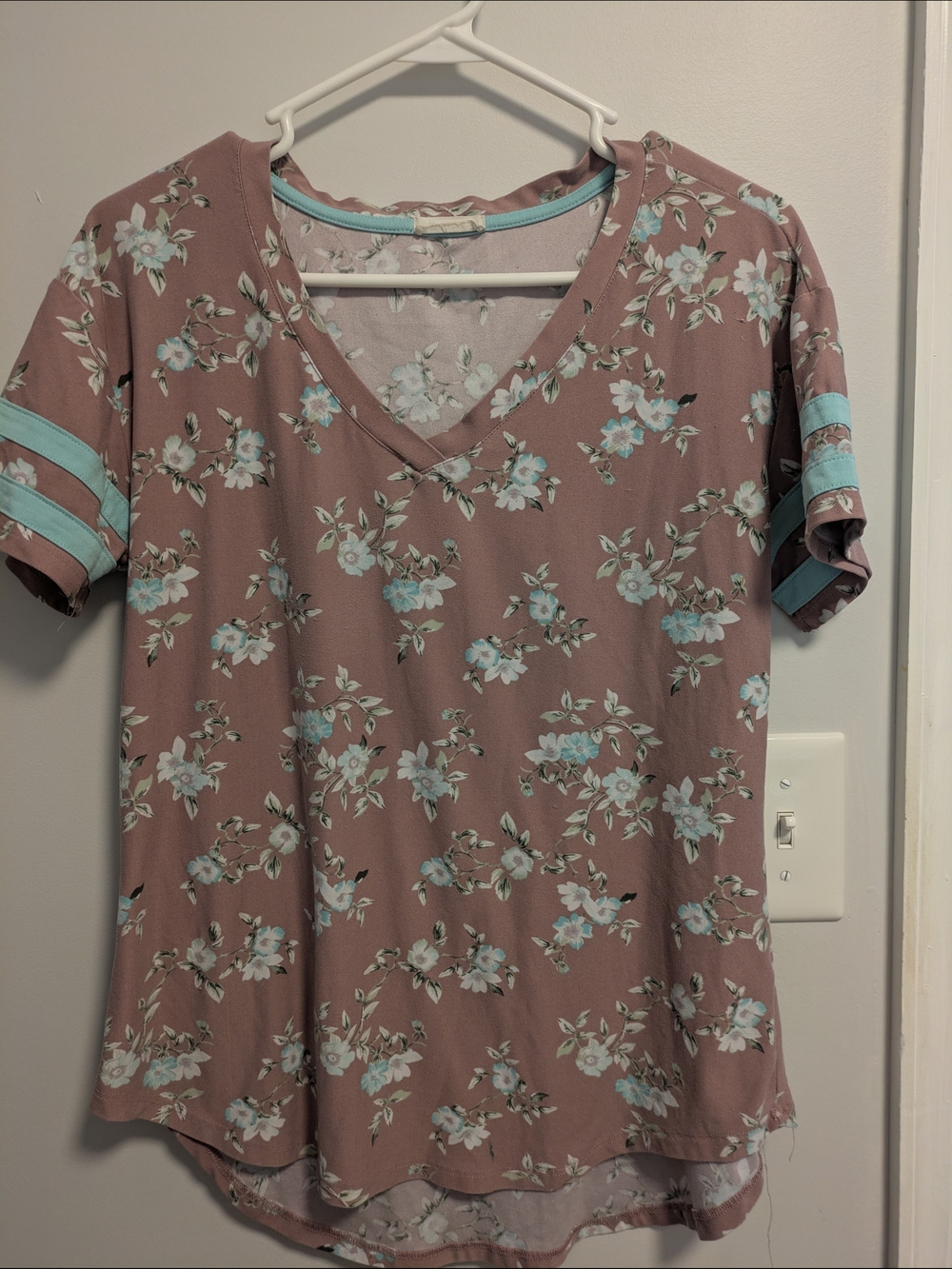 Comfy V-Neck Shirt in Mauve Mint Trim Baseball Tee Casual Everyday L High Low